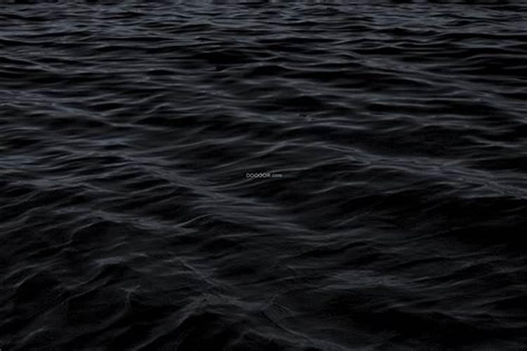 梦见海水是黑色的什么意思