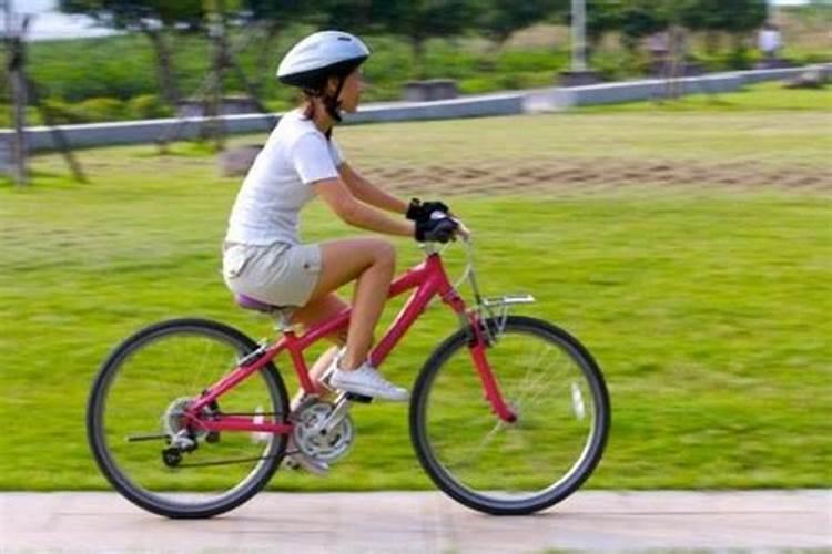 女人梦见骑自行车是什么意思