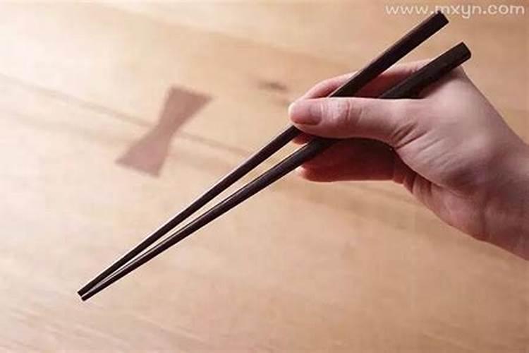 梦见很多筷子是什么意思