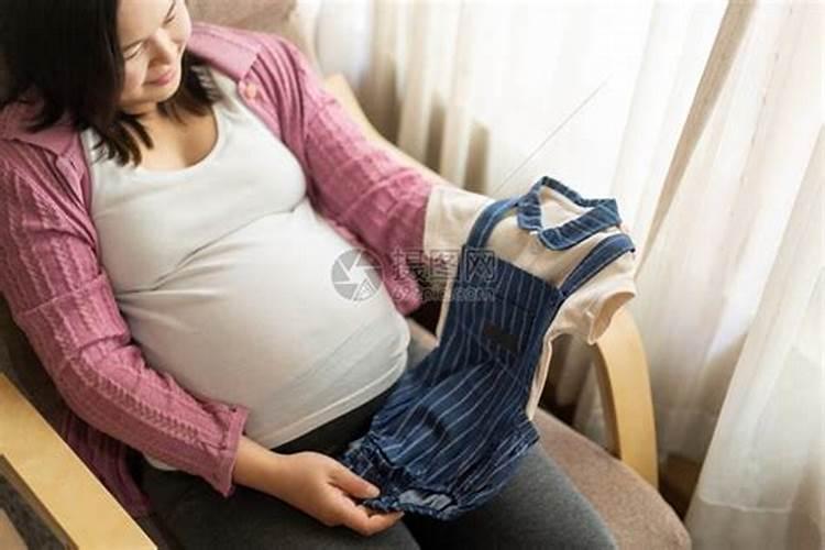 梦见自己怀孕了孩子生下来了去买孕妇服