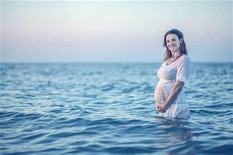 单身未婚梦见自己怀孕，而且不敢告诉家里 梦到水漫过路面周公解梦